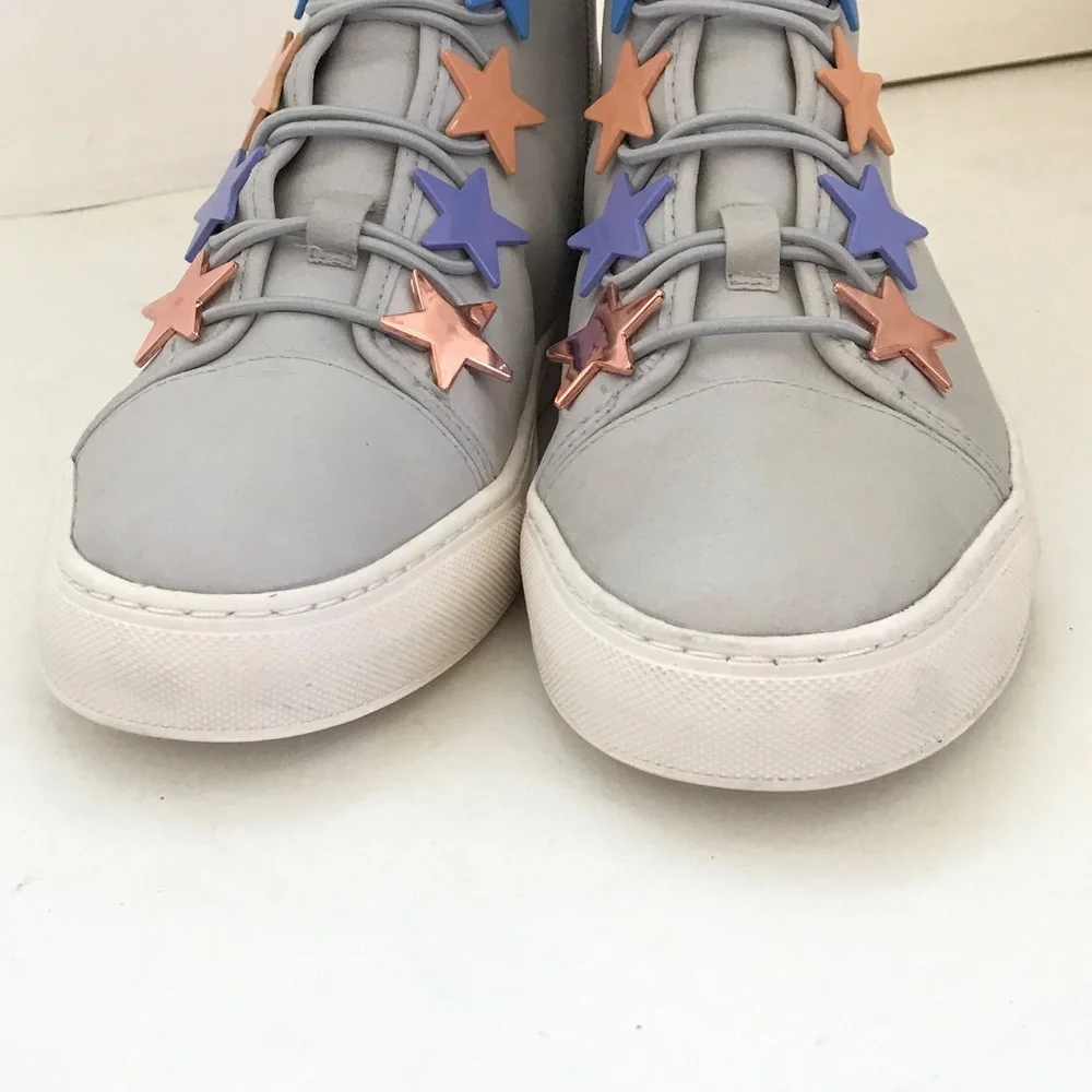 KATY PERRY High Top Sneakers with Multicolored Stars Gray Women’s Size 8 NWT